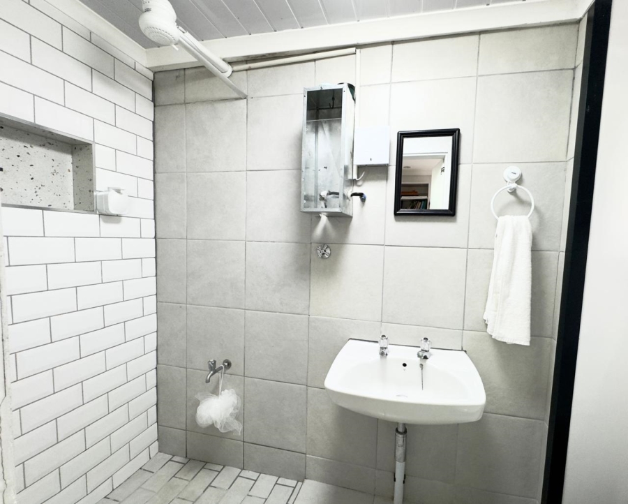  Bedroom Property for Sale in Lentegeur Western Cape